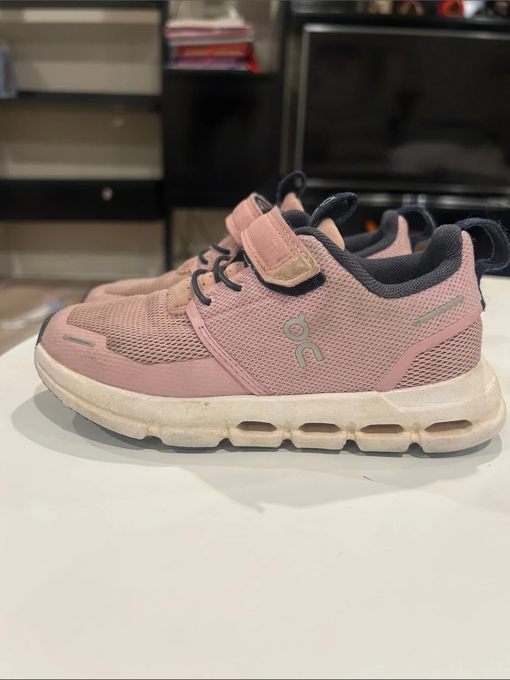 On Running Kids Pink Mesh Sneakers with Hook-and-Loop Strap